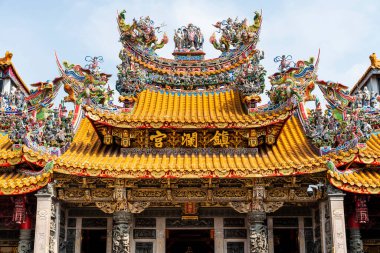 Tayvan 'ın Taichung kentindeki Dajia Jenn Lann Tapınağı' na deniz tanrıçası Mazu tapar..