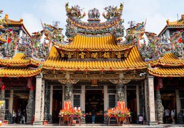 Tayvan 'ın Taichung kentindeki Dajia Jenn Lann Tapınağı' na deniz tanrıçası Mazu tapar..