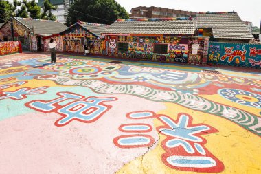 Taichung, Tayvan... 9 Kasım 2023: Taichung, Tayvan 'daki Gökkuşağı Köyü' nün resmi. Eskiden orduya bağlı bir köydü. Taichung 'un en çok turist çeken yerlerinden biriydi..