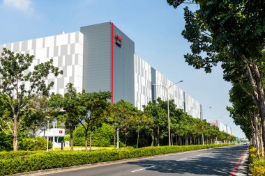 Tainan, Tayvan - 15 Kasım 2023: Tainan Bilim Parkı 'ndaki Tayvan Yarı iletken Üretim Şirketi (TSMC) dünyanın en büyük bağımsız yarı iletken dökümhanesidir..