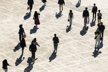 Taipei, Tayvan... 23 Kasım 2023: Taipei City, Tayvan 'da çalışmak için acele eden insanlar.
