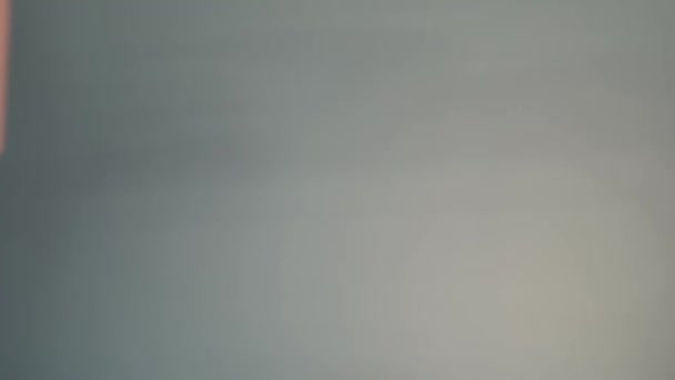 Санта Держит Чашку Синем Фоне Сезон Зима Праздник Праздник Концепция — стоковое видео