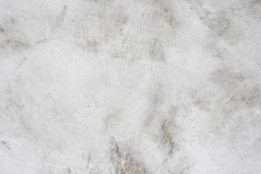 Beton duvar, açık gri arka plan. Çizik ve çatlaklarla eski grunge dokuları
