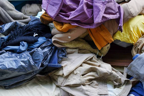 Мусорная Свалка Большим Количеством Одежды Улице Проблема Загрязнения Окружающей Среды — стоковое фото
