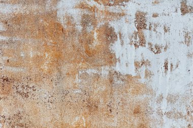 Kalıplı bir yüzeye yakın çekim, paslı, turuncu ve beyaz tonların karışımını içerir.