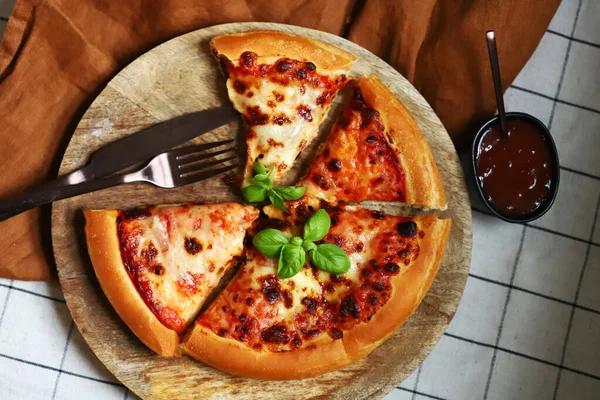Margarita Pizza Rotundă Aluatul Drojdie Pizza Proaspătă Delicioasă Imagine de stoc