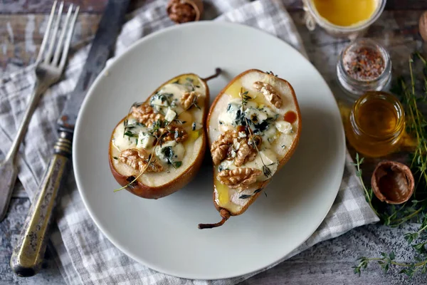 Pere Coapte Brânză Albastră Miere Cimbru Nuci Bucătărie Stil Francez Imagine de stoc