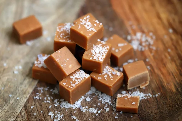 Tuzlu karamel. Deniz tuzlu kremalı şekerleme..