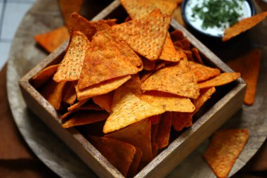 Soslu cips ve cips. Meksika atıştırmaları.