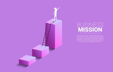 İş kadınının silueti üst çubuk grafiğini merdivenle işaret ediyor. Vizyon görevi ve iş amacı kavramı