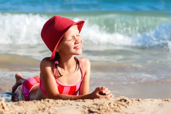 Sea Children Holiday Inglês Linda Tann Girl Teen Sunbathing Sea — Fotografia de Stock