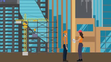 İnşaat alanı, şehrin sınırında mühendisler ve inşa makineleriyle çalışıyor.