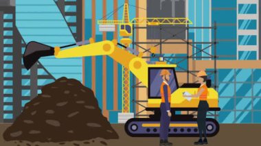 İnşaat alanı, şehrin sınırında mühendisler ve inşa makineleriyle çalışıyor.