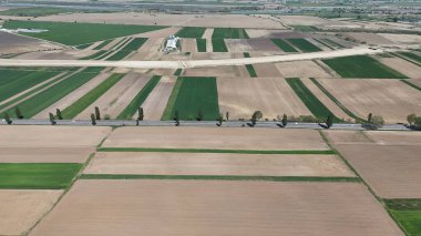 Kırsal tarım alanlarının havadan görünüşü, bahar zamanı