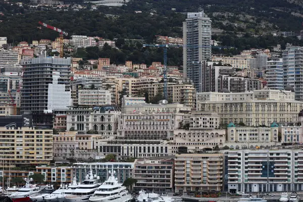 Monako şehir binalarının güzel yeri.