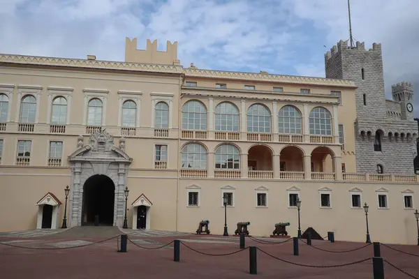 Monako şehir binalarının güzel yeri.