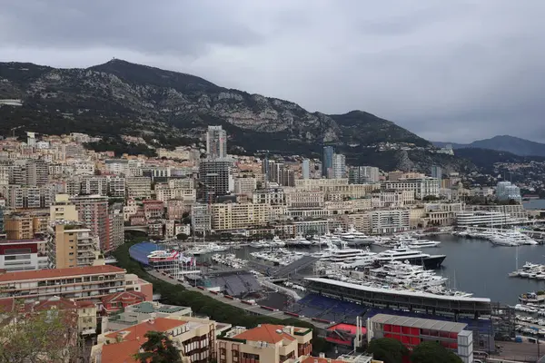 Monako şehir binalarının güzel yeri.