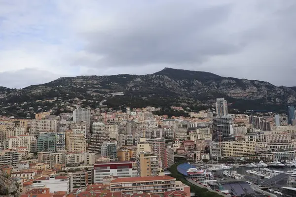 Monako şehir binalarının güzel yeri.
