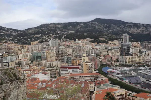 Monako şehir binalarının güzel yeri.