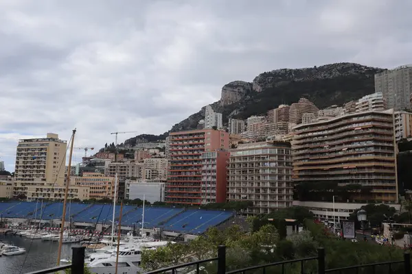 Monako şehir binalarının güzel yeri.