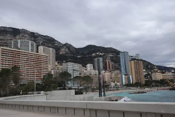 Monako şehir binalarının güzel yeri.