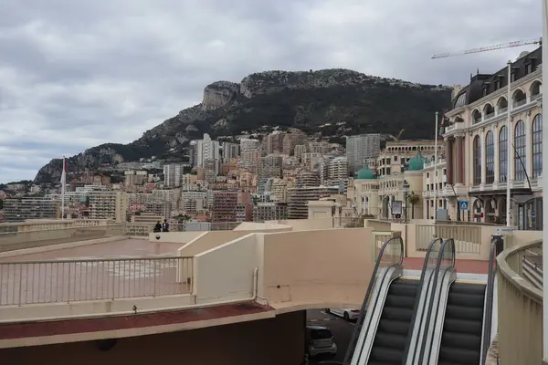 Monako şehir binalarının güzel yeri.