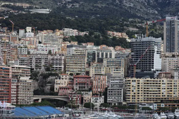 Monako şehir binalarının güzel yeri.