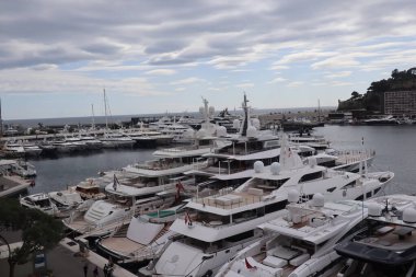 Monaco yatları Monte Carlo civarında liman kenti 03 Nisan 2025