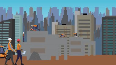 İnşaat alanı, şehrin sınırında mühendisler ve inşa makineleriyle çalışıyor.