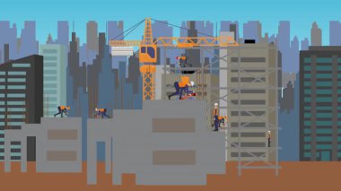 İnşaat alanı, şehrin sınırında mühendisler ve inşa makineleriyle çalışıyor.