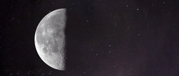 太空中高分辨率的美丽明亮的月亮 — 图库照片