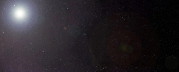 高解像度で輝く太陽と宇宙のパノラマ — ストック写真