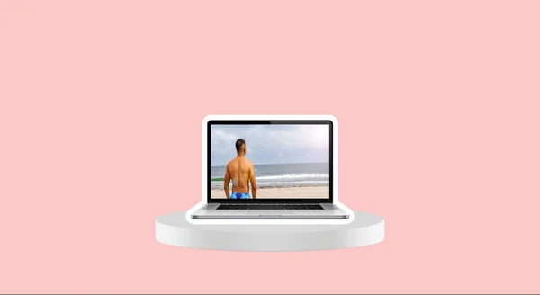 Laptop Egy Kép Egy Személy Nyaralás Rózsaszín Háttér — Stock Fotó