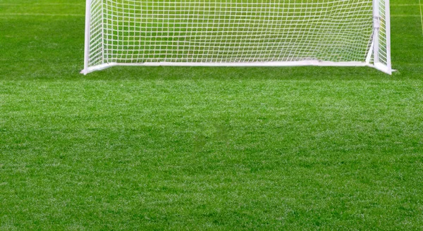 Sepak Bola Lapangan Rumput Hijau Dengan Lengkungan Latar Belakang Dengan — Stok Foto
