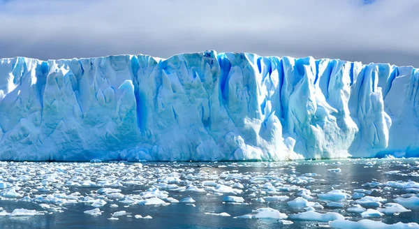 Ψηλό Τοίχο Του Παγετώνα Antarctica Μια Θάλασσα Παχιά Πάγο — Φωτογραφία Αρχείου
