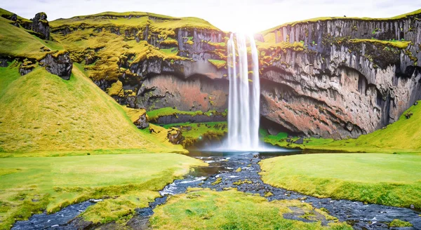 Chute Eau Étonnante Belle Tombant Une Falaise Iceland — Photo