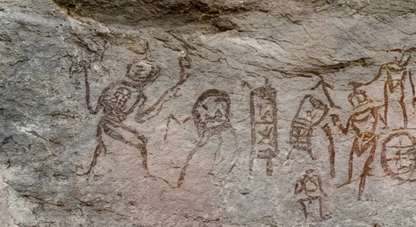 Taş Bir Mağaranın Içinde Antik Çizimler Yazılar — Stok fotoğraf