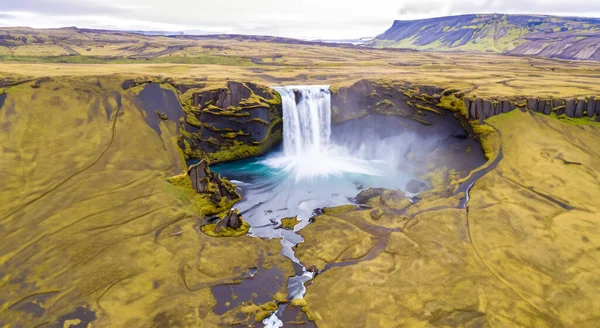 Chute Eau Incroyable Tombant Milieu Une Montagne Iceland Vue Aérienne — Photo