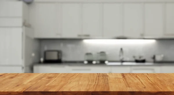 Όμορφη Defocused Κουζίνα Ένα Νέο Μπαρ Ξύλινο Τραπέζι Καλό Φωτισμό — Φωτογραφία Αρχείου
