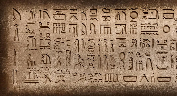 Αιγυπτιακά Σύμβολα Ένα Μεγάλο Τοίχο Στη Μέση Μιας Πυραμίδας — Φωτογραφία Αρχείου