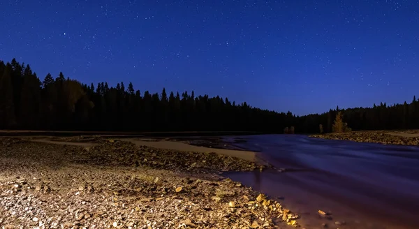 Красивый Пейзаж Реки Ночью Звездным Небом — стоковое фото