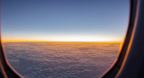 Krásný Výhled Letadla Vysoko Mracích Krásném Východu Slunce — Stock fotografie