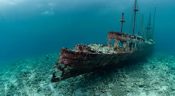 Amazing Rusty Ship Sunk Middle Sea Good Day Lighting Sea — Stock Photo, Image