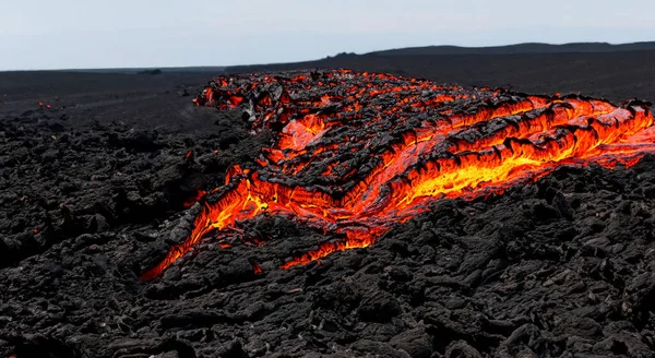 Vulkanische Lava Ontstoken Bij Brand Overdag Hoge Resolutie — Stockfoto