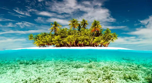 Красивый Вид Остров Морем Голубым Небом Высоком Разрешении — стоковое фото
