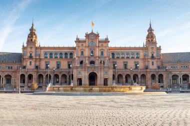Plaza de Espania, 1928 yılında Inşa edilen Sevilla'daki Park'ta yer alan bir meydandır..