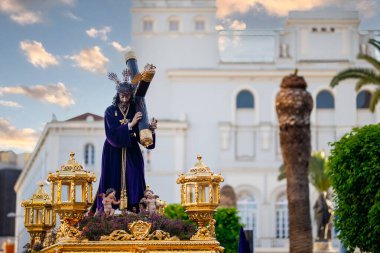 Divine Procession: the Magnificence of Christ of the Thorn in Badajoz's Holy Week