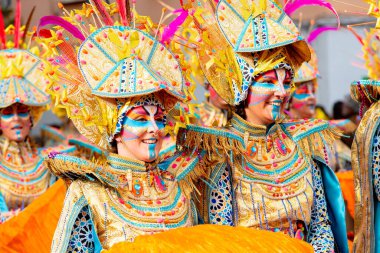 Badajoz, Spain, sunday. February 19 2023. Parade through the streets of Badajoz, group called Los mismos