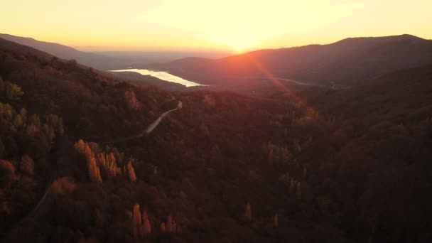 드론이 세르크스 익스트레마두라 스페인에서 암브로스 계곡을 내려다 곳에서 — 비디오