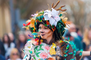 Badajoz, İspanya, Pazar. 13 Şubat 2024. Badajoz sokaklarında karnaval geçidi